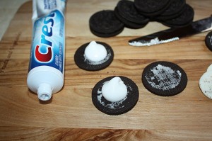 prank-for-april-fools-tooth-paste-oreos